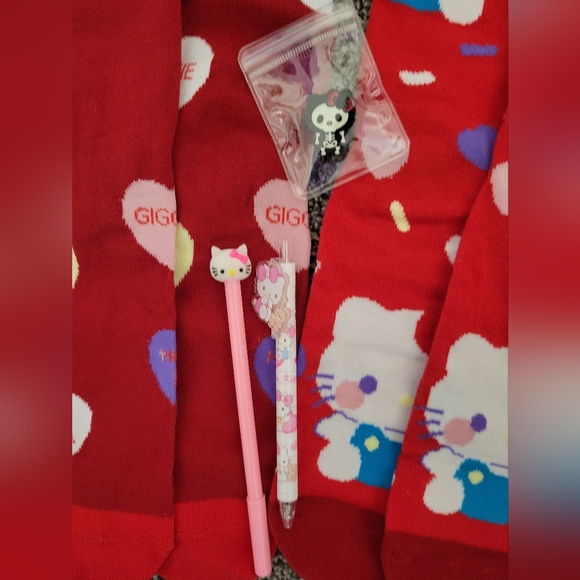 Hello Kitty Items Pens Socks Pin Face Mask And Sticker Nails - Picture 5 of 6